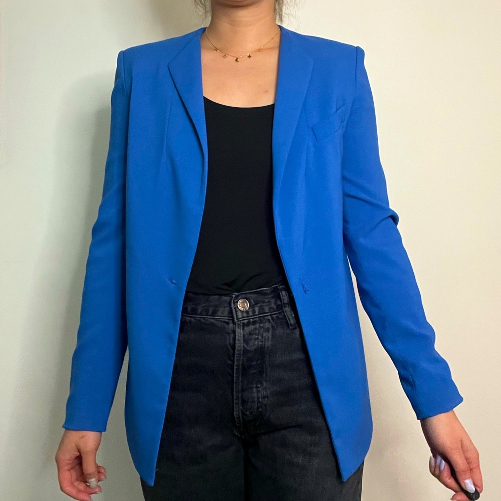 Cropped blue blazer